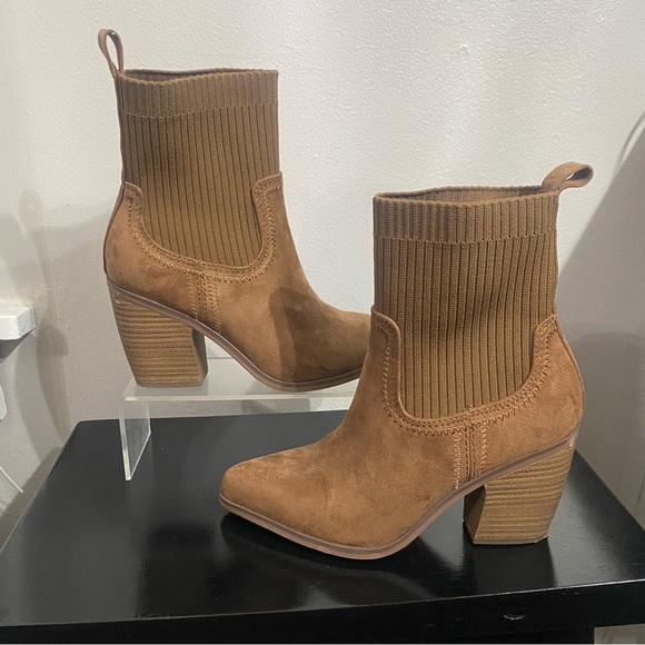 Women's Kinley Ankle Boots Universal Thread Cognac Size 6 Pull On Booties - Picture 1 of 11
